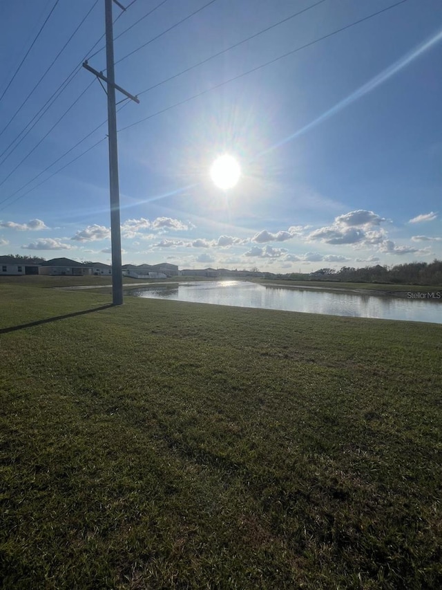 view of yard featuring a water view