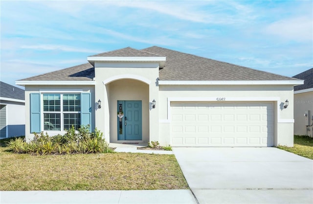 view of front facade featuring a garage and a front yard