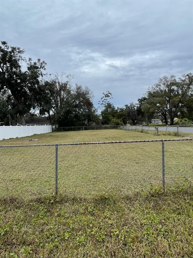 Listing photo 2 for 3rd St, Orlando FL 32824