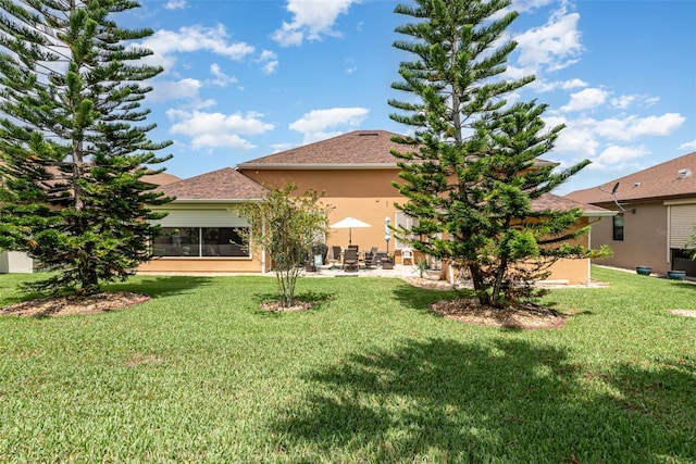 view of yard with a patio area