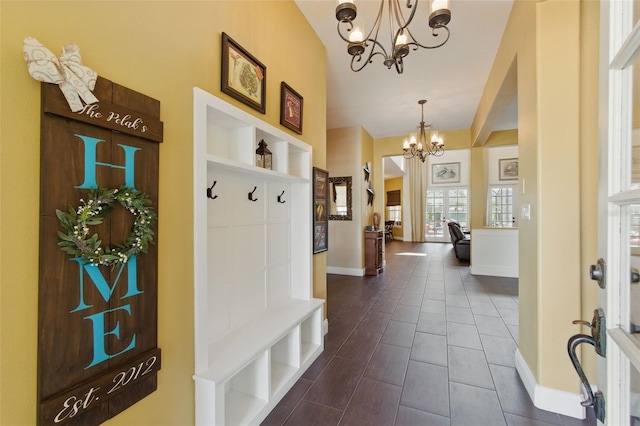 mudroom featuring an inviting chandelier