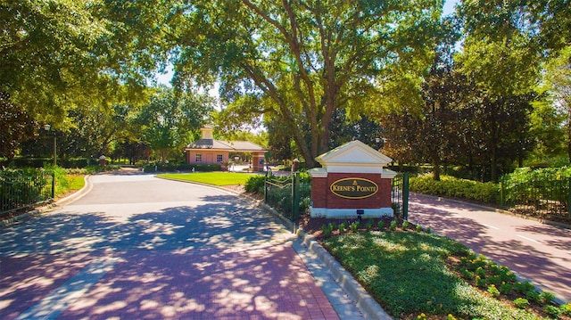 surrounding community with driveway