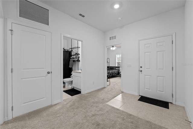 carpeted foyer featuring ceiling fan