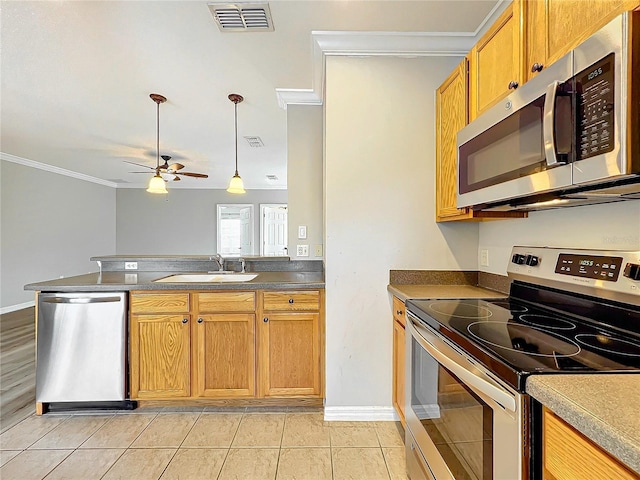 kitchen featuring visible vents, crown molding, appliances with stainless steel finishes, a peninsula, and a sink