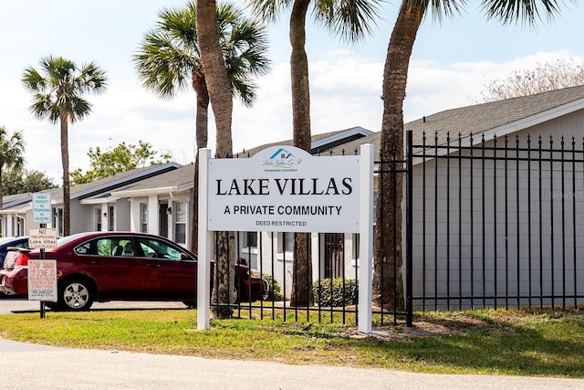 view of community / neighborhood sign