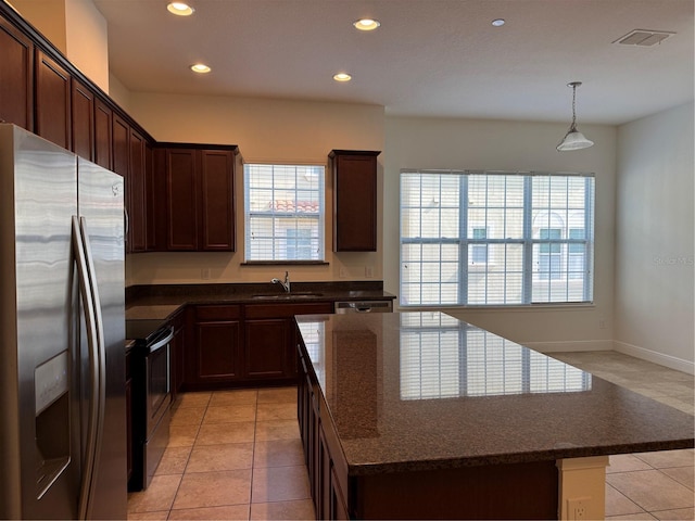 kitchen with light tile patterned flooring, recessed lighting, a sink, visible vents, and appliances with stainless steel finishes