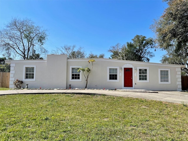 view of front of property with a front yard