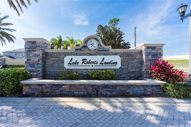 view of community / neighborhood sign