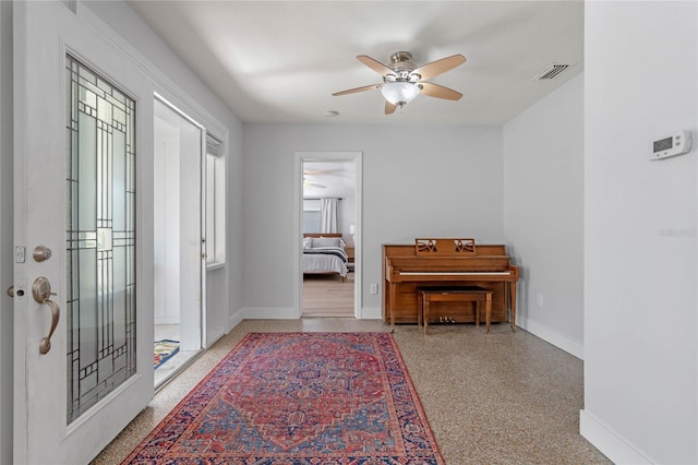 foyer entrance featuring ceiling fan