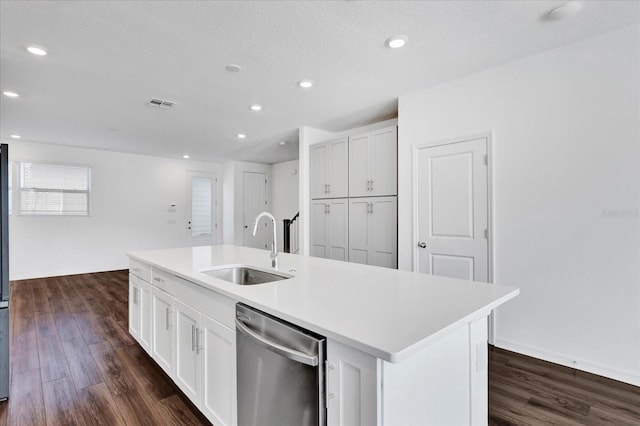 kitchen with stainless steel dishwasher, a kitchen island with sink, light countertops, and a sink