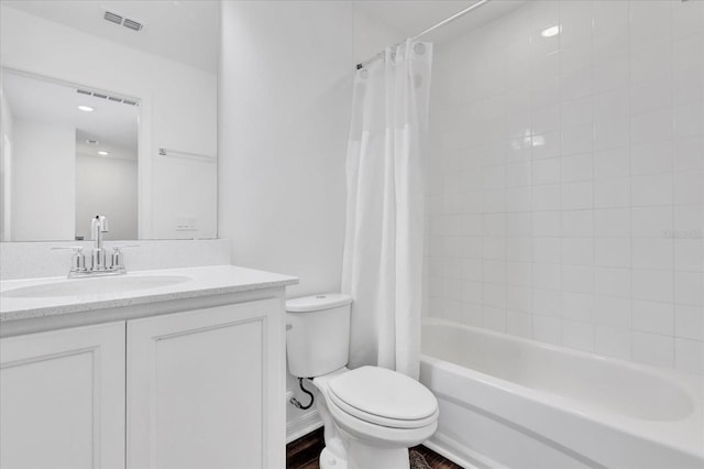 full bath with visible vents, vanity, toilet, and shower / bath combo with shower curtain