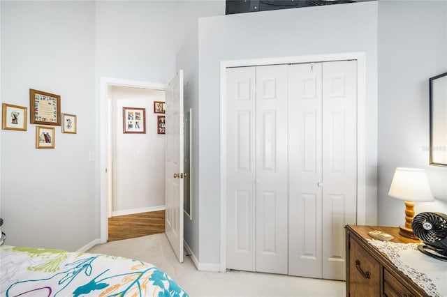 bedroom featuring baseboards and a closet