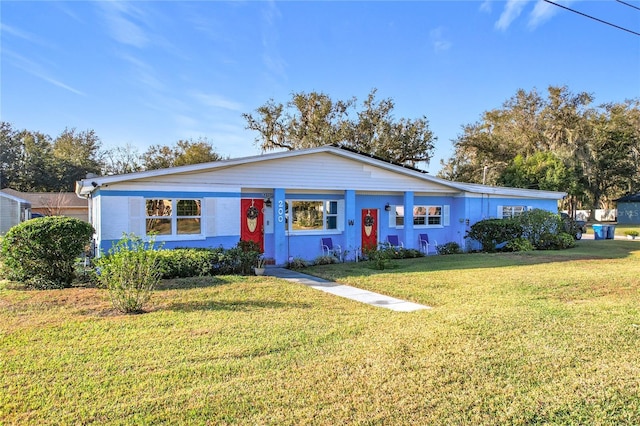 single story home with a front lawn