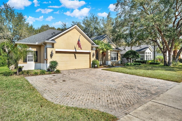 view of front facade featuring a garage and a front yard