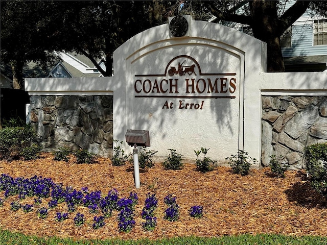 view of community / neighborhood sign