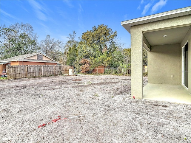 view of yard featuring a patio