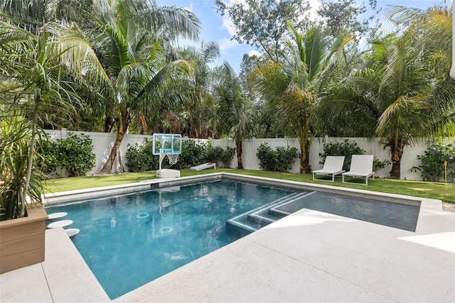 view of swimming pool