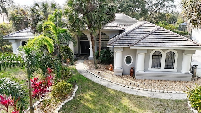 view of front of property with a porch and a front yard