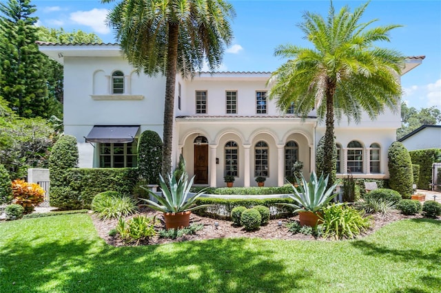 view of front of house with a front lawn