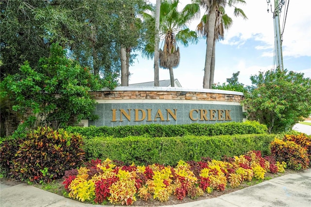 view of community / neighborhood sign