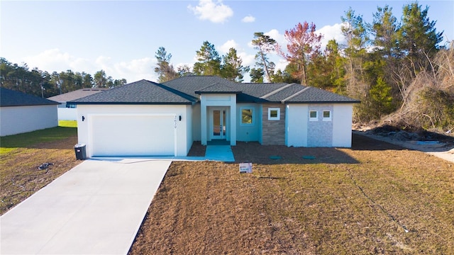 view of front facade featuring a garage and a front yard