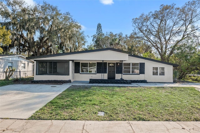 ranch-style home with a front yard