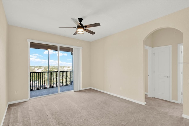 carpeted empty room featuring ceiling fan