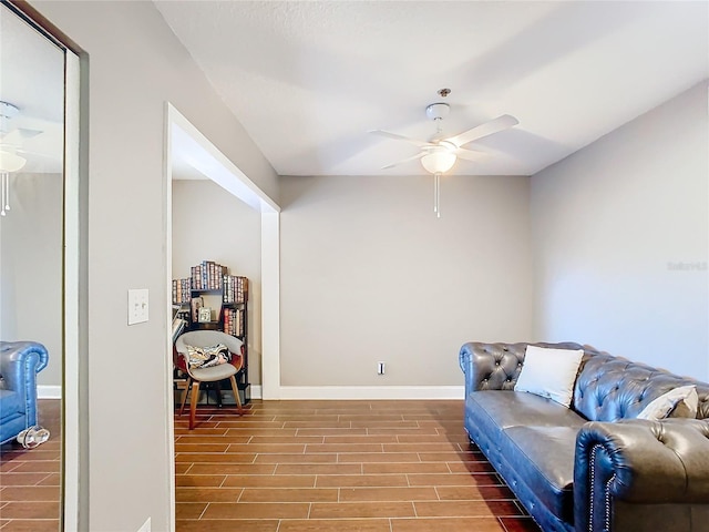 sitting room with ceiling fan