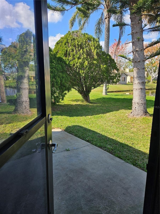 view of yard featuring a water view
