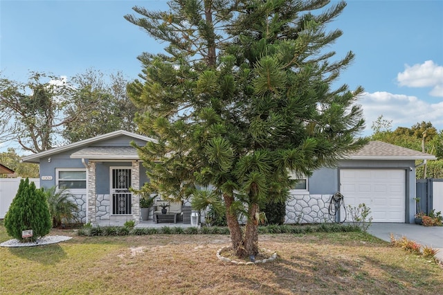 view of front of home featuring a garage and a front yard