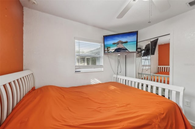 bedroom with ceiling fan