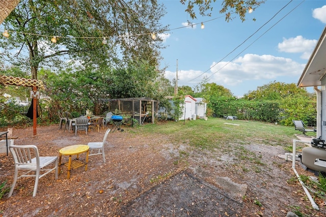 view of yard with a storage unit