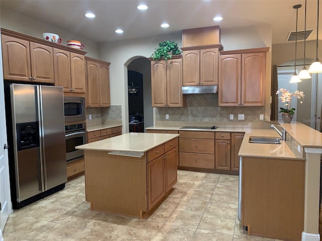kitchen with visible vents, a peninsula, a sink, under cabinet range hood, and appliances with stainless steel finishes