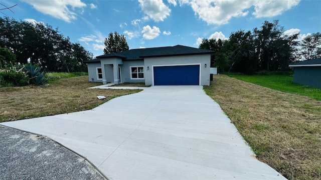 11 Spruce Ln, Ocala, FL 34472 - view of front facade with stucco siding, driveway, an attached garage, and a front lawn