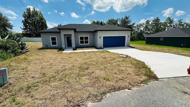 11 Spruce Ln, Ocala, FL 34472 - prairie-style house featuring driveway, a garage, stucco siding, and a front yard