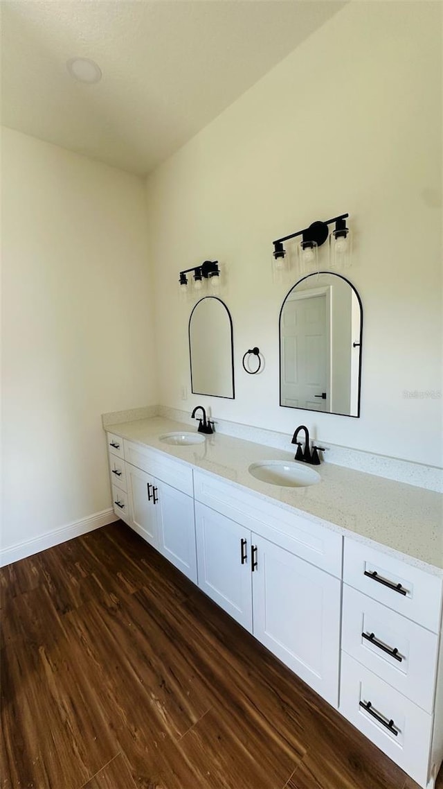 11 Spruce Ln, Ocala, FL 34472 - full bath featuring wood finished floors and double vanity