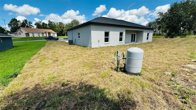 11 Spruce Ln, Ocala, FL 34472 - rear view of property featuring stucco siding and a lawn