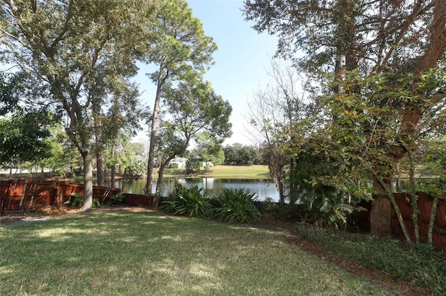 view of yard featuring a water view