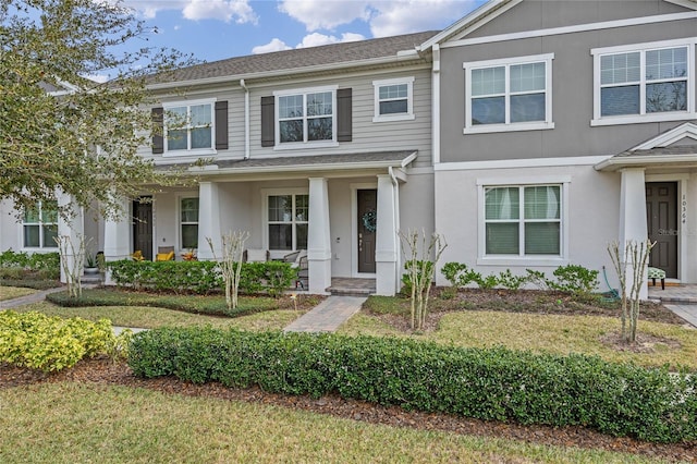 view of front of property with a front lawn