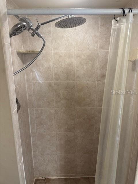 bathroom with curtained shower