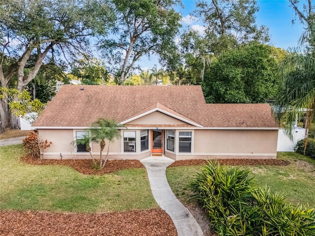 view of front of home featuring a front yard