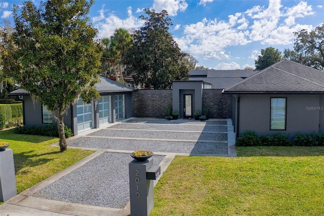 view of front of house featuring a garage and a front yard