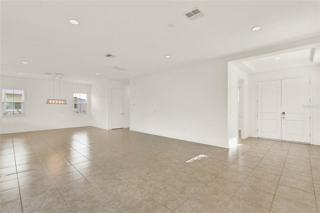 unfurnished room featuring light tile patterned floors