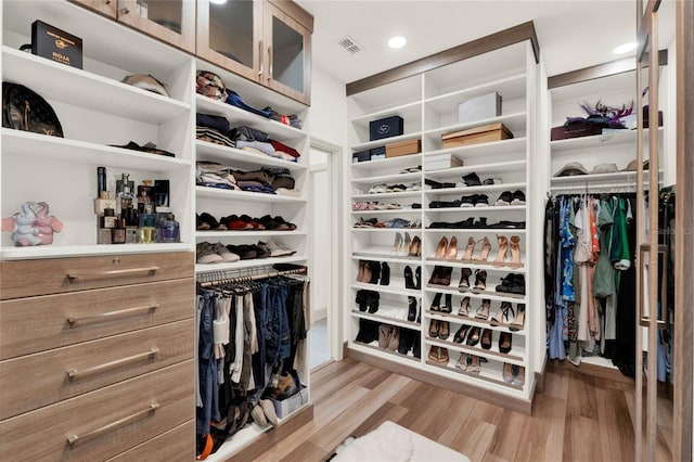 spacious closet featuring light hardwood / wood-style floors