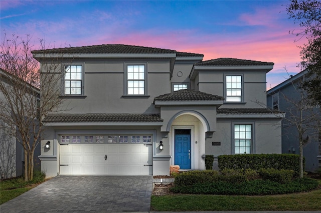 view of front facade featuring a garage