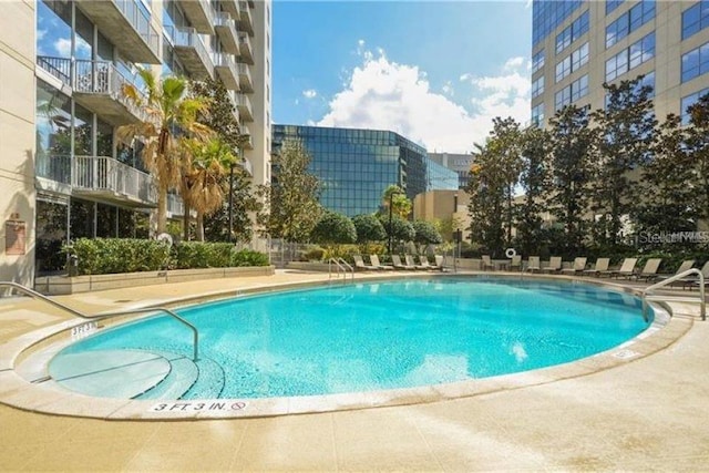 view of swimming pool