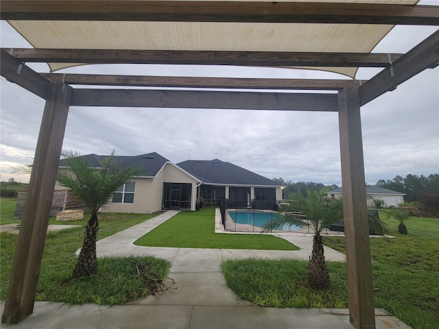 view of pool featuring a pergola and a lawn