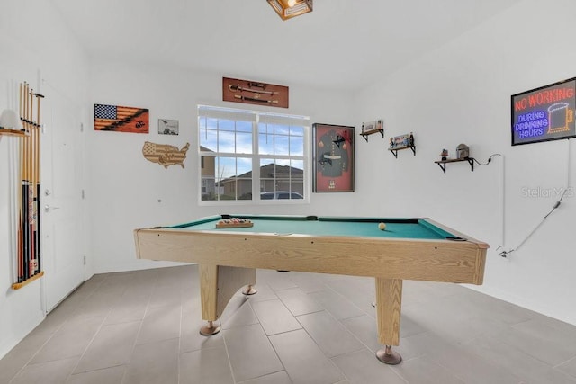 rec room featuring pool table