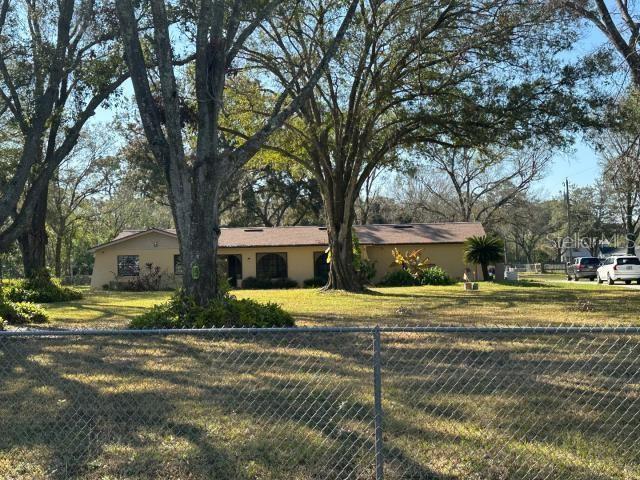 ranch-style home with a front yard