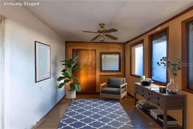 sitting room with ceiling fan